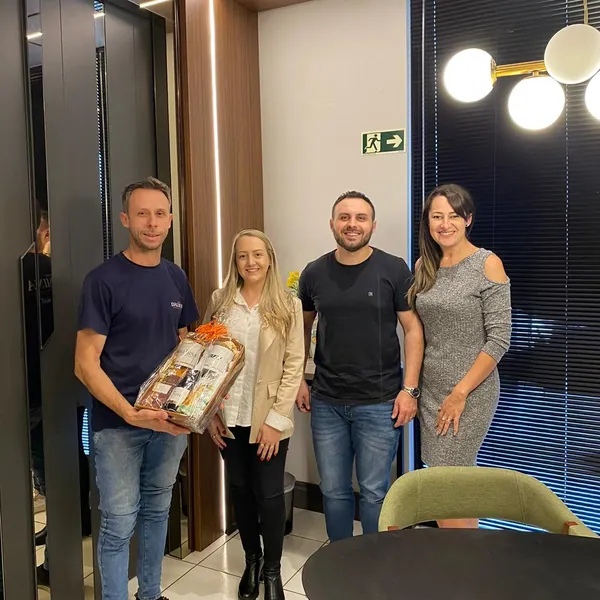 Equipe Gufo com a Dalmina, Portas e Móveis Sob Medida